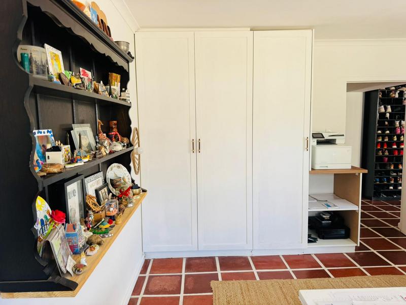 5 Bedroom Property for Sale in Sandbaai Western Cape